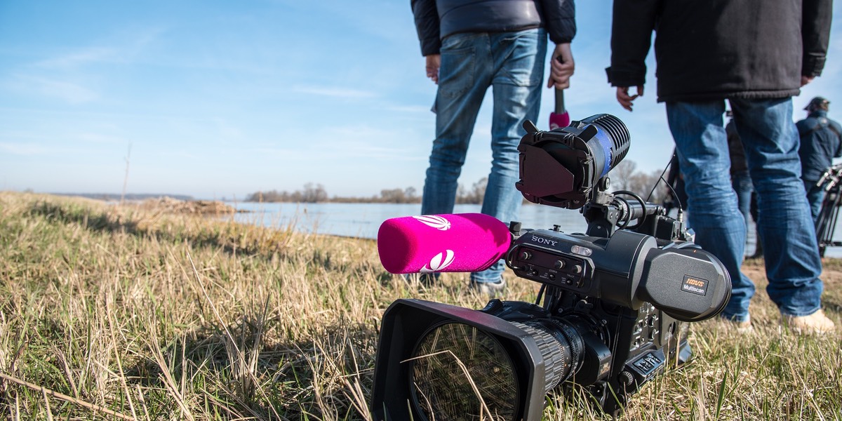 Press_film_crew
